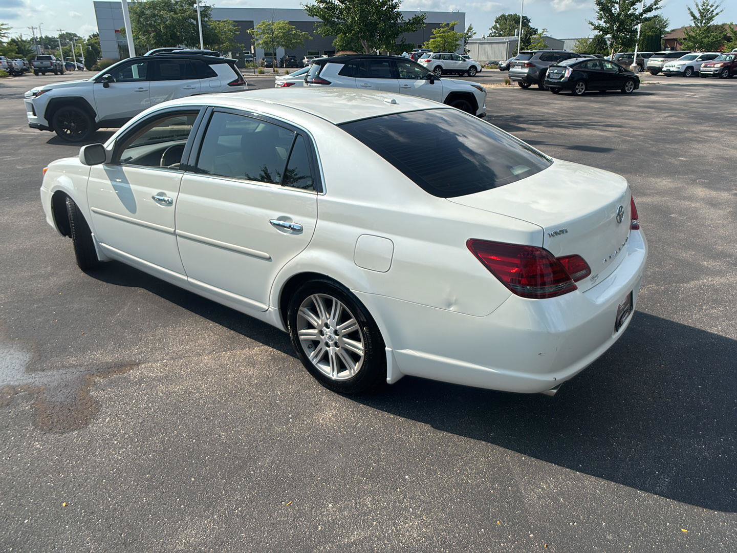 Used 2010 Toyota Avalon Limited FWD image 20