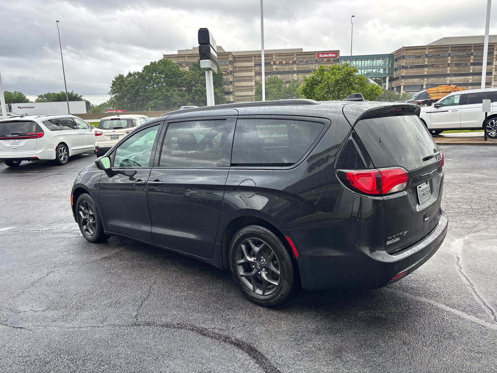 Used 2020 Chrysler Pacifica Touring-L Plus FWD image 5