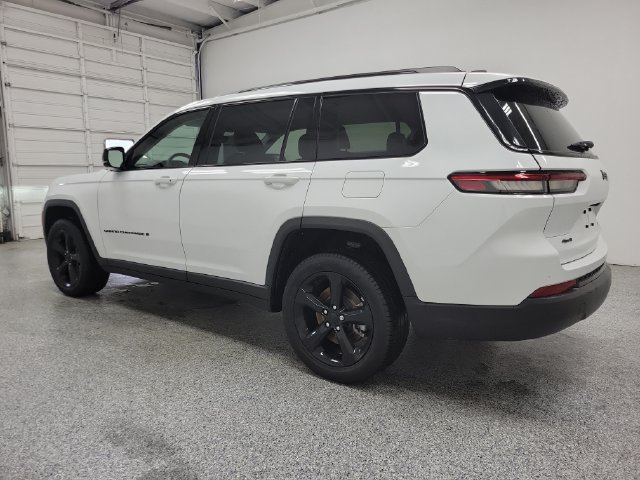Used 2023 Jeep Grand Cherokee L Limited w/ Black Appearance Package AWD/4WD image 4