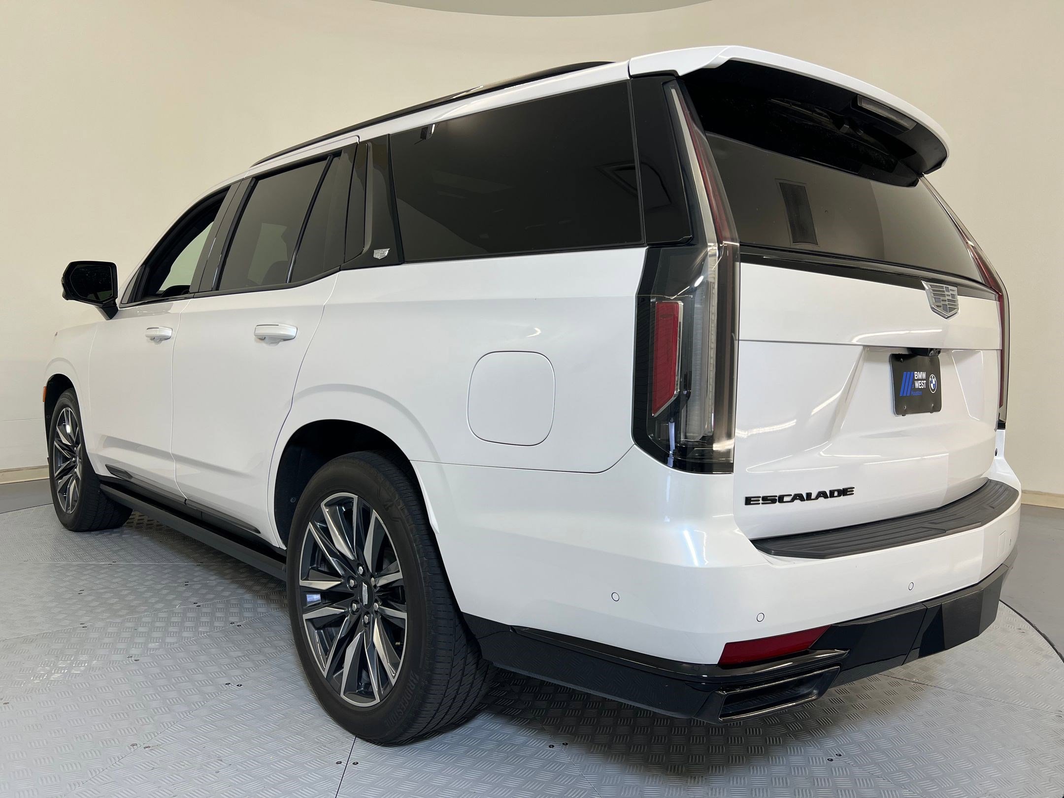 Used 2023 Cadillac Escalade Sport Platinum w/ Heavy-Duty Trailer Package image 3