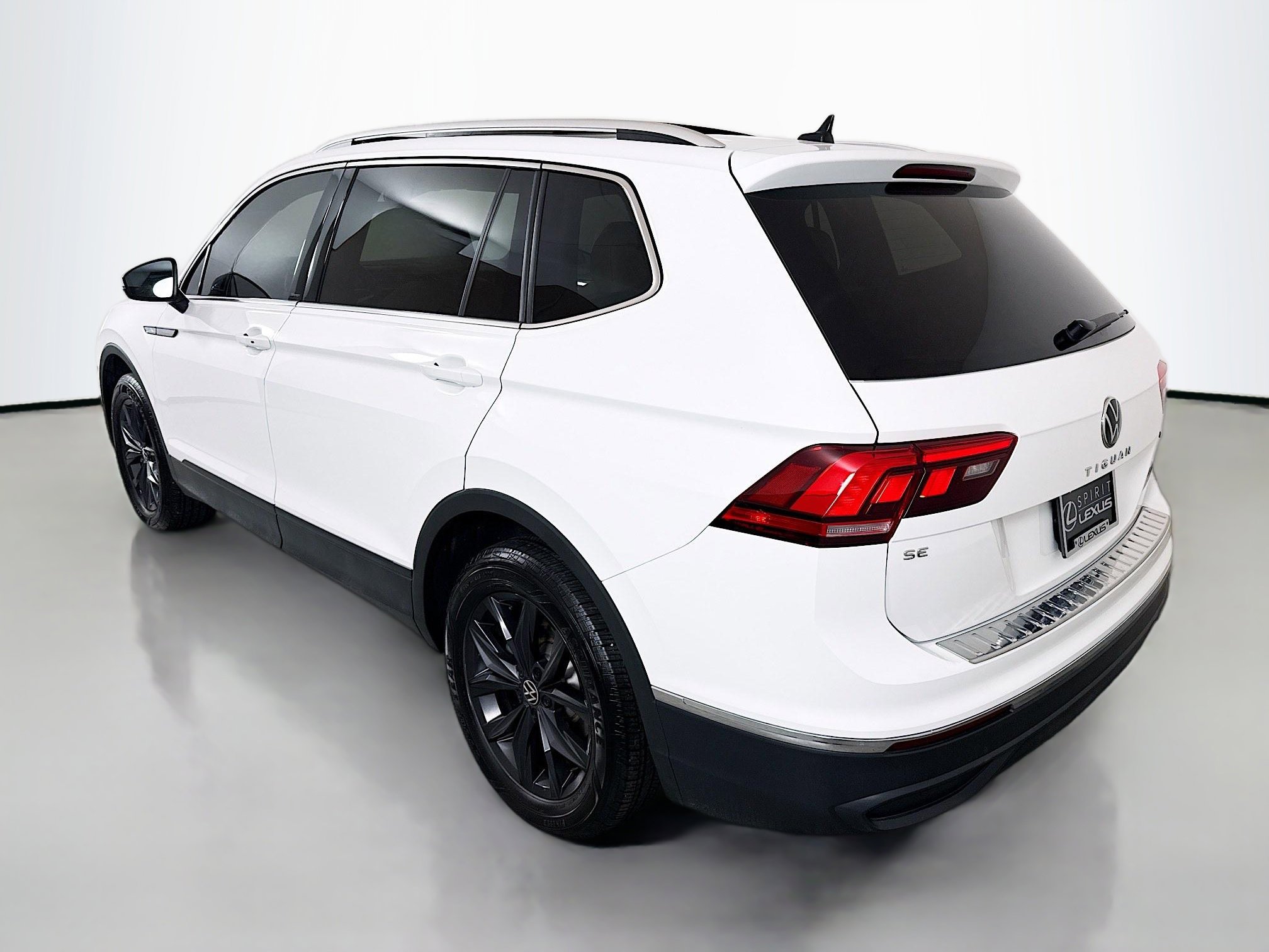 Used 2024 Volkswagen Tiguan SE image 5