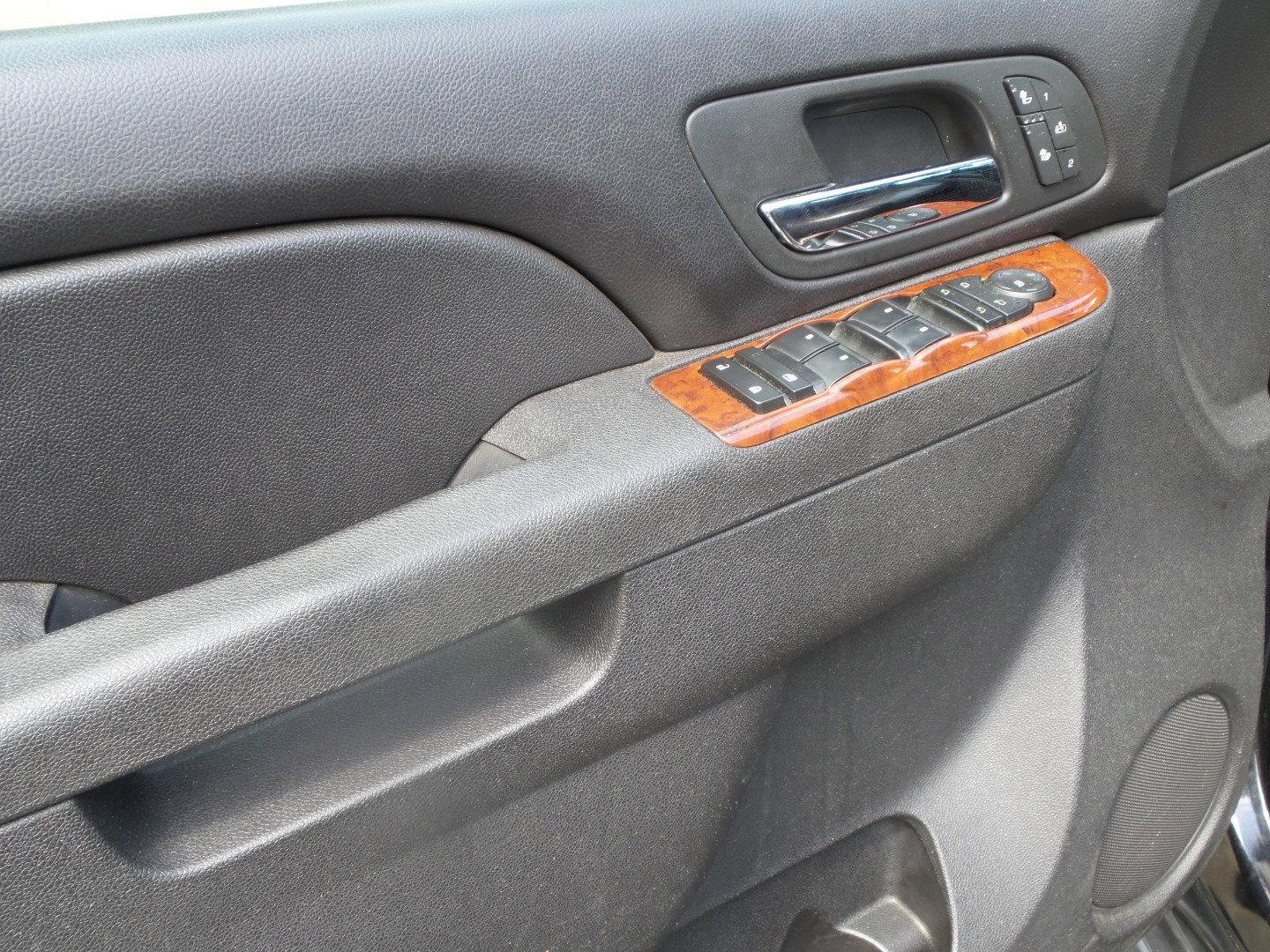 Used 2012 GMC Yukon SLT w/ SLT-2 Equipment Package image 23