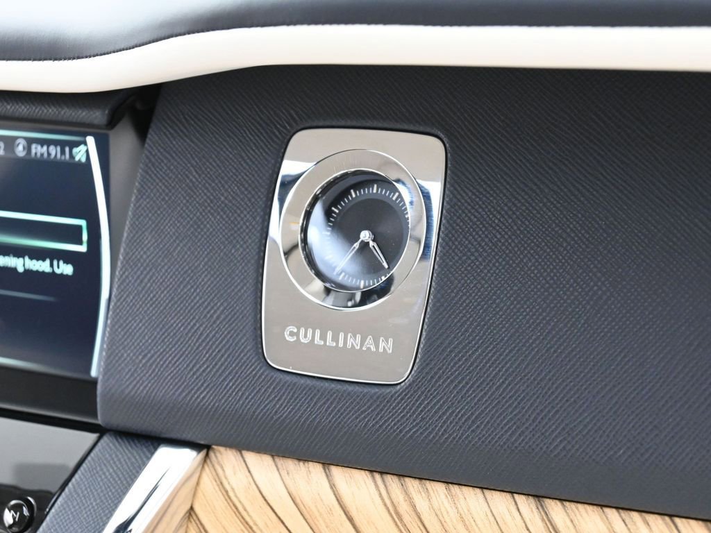Certified 2024 Rolls-Royce Cullinan AWD/4WD image 34