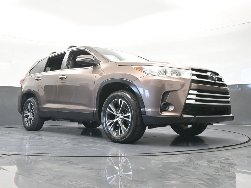 Used 2019 Toyota Highlander LE FWD image 60