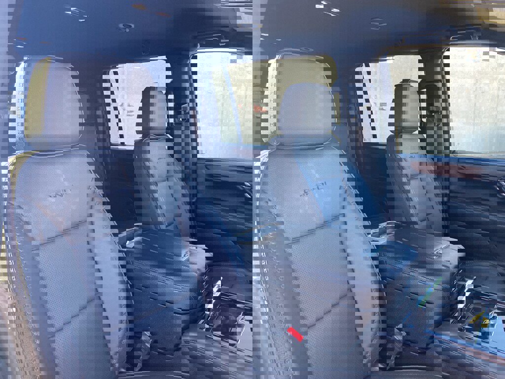 Used 2025 GMC Yukon XL Denali image 22