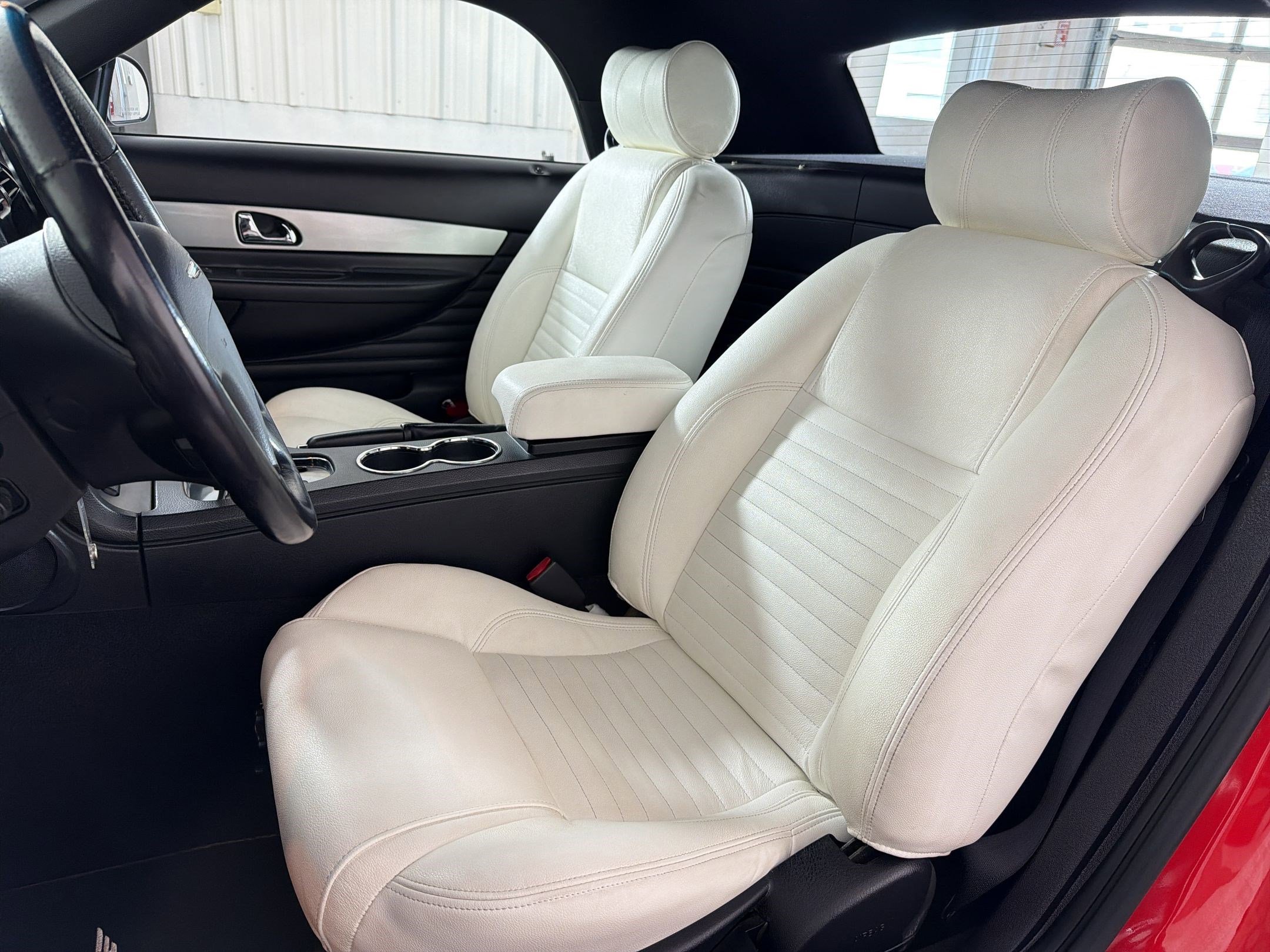 Used 2003 Ford Thunderbird Deluxe image 5