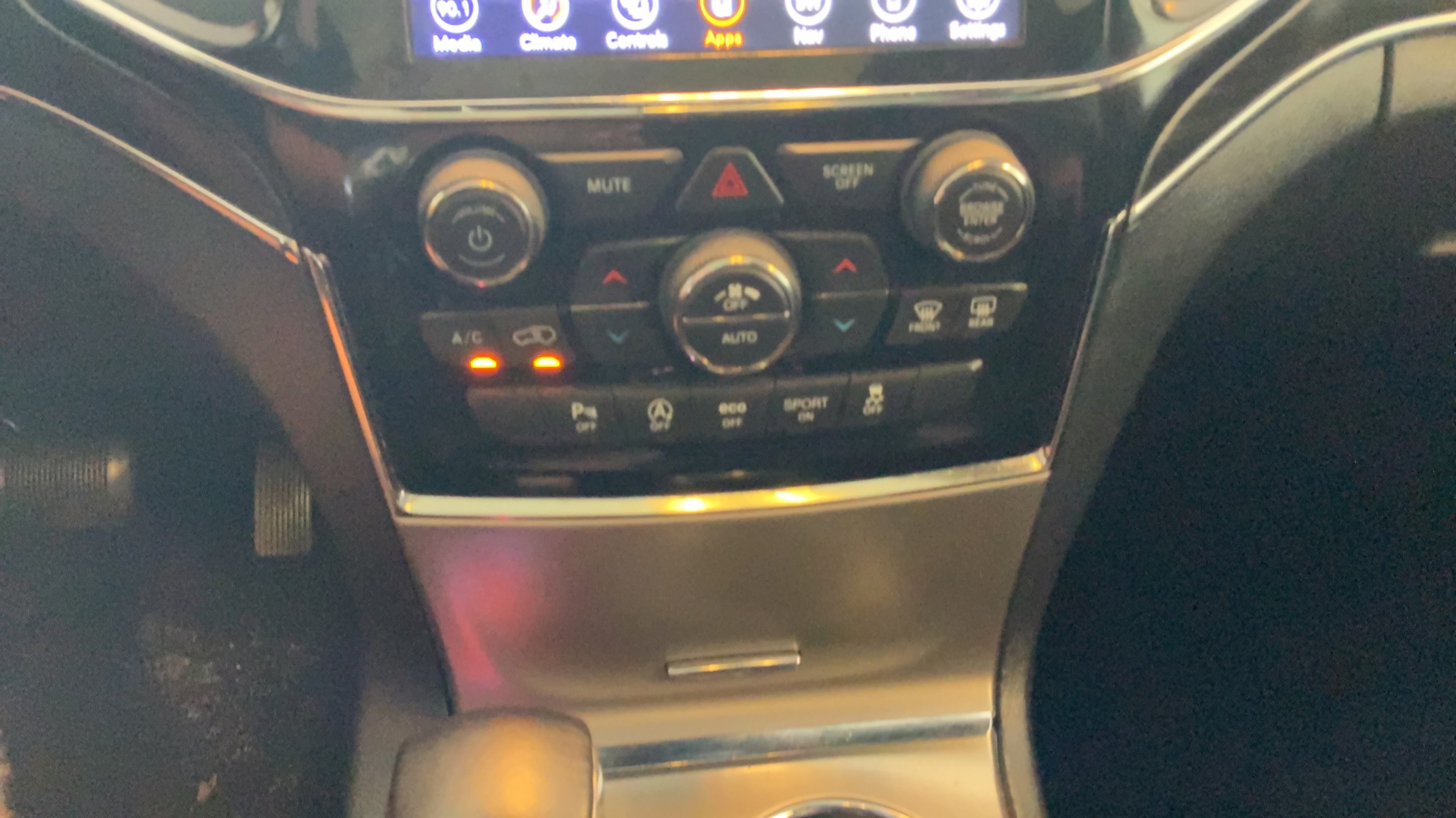Used 2020 Jeep Grand Cherokee Limited w/ Luxury Group II AWD/4WD image 14