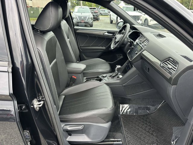Used 2024 Volkswagen Tiguan SE R-Line AWD/4WD image 11