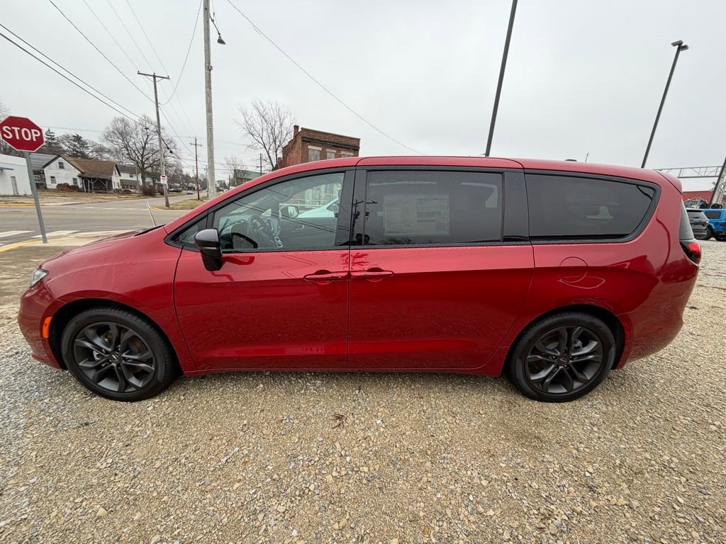 New 2026 Chrysler Pacifica Select FWD image 6