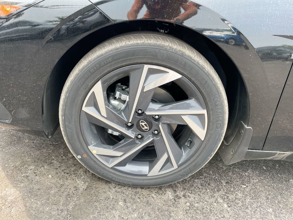 Used 2025 Hyundai Elantra Sport image 36