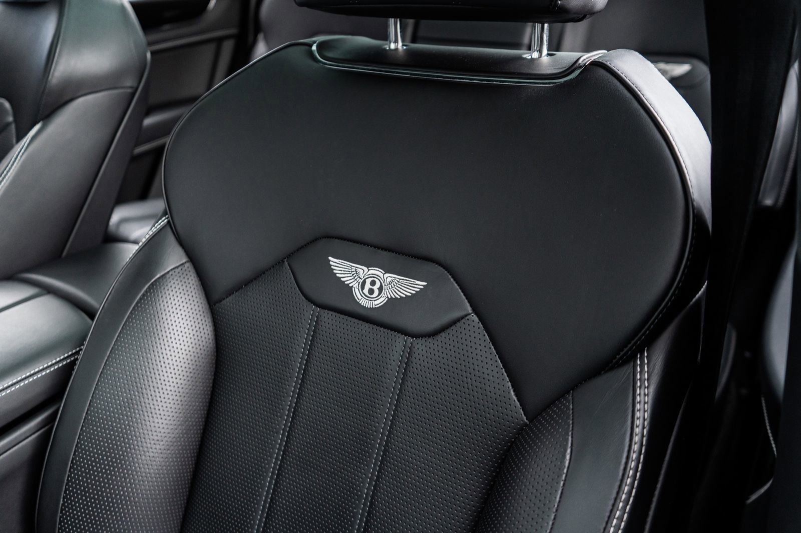 Used 2022 Bentley Bentayga image 29