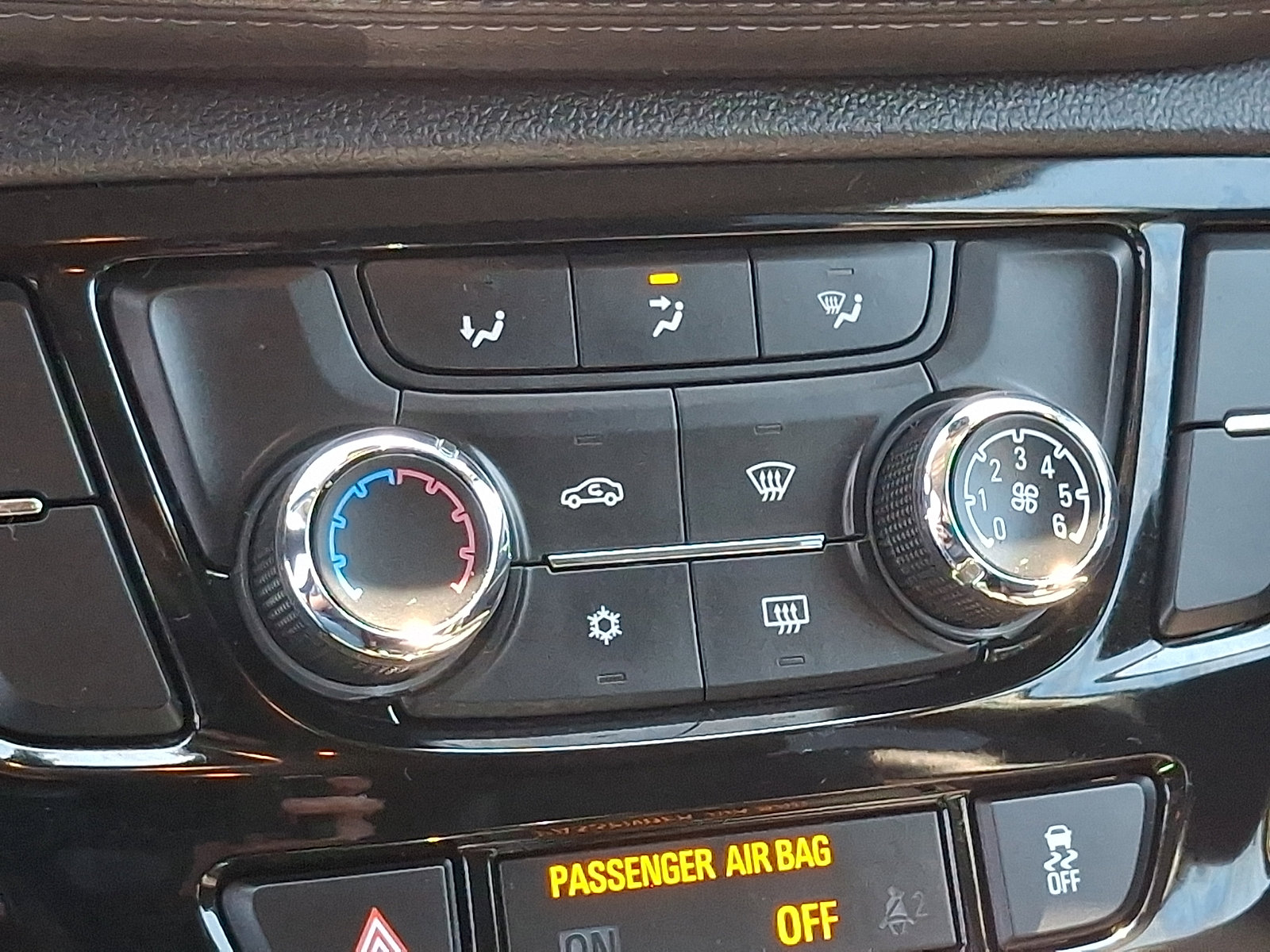 Used 2019 Buick Encore Preferred AWD/4WD image 15