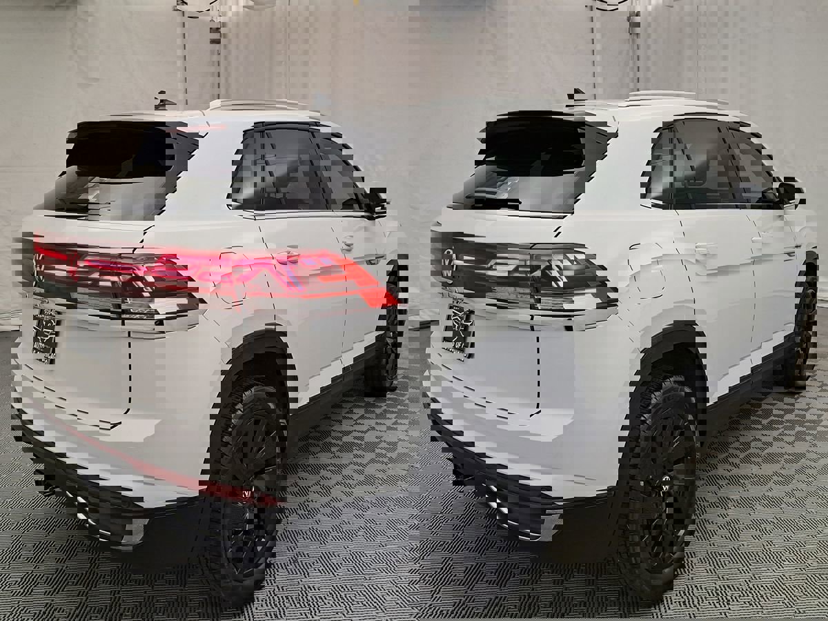 Used 2025 Volkswagen Atlas Cross Sport SE image 4