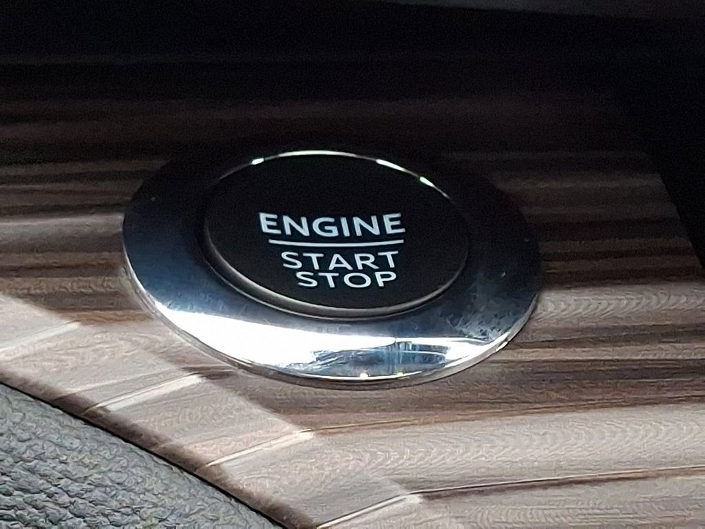 Certified 2022 Ford Explorer Limited w/ Hybrid Equipment Group 310A image 25