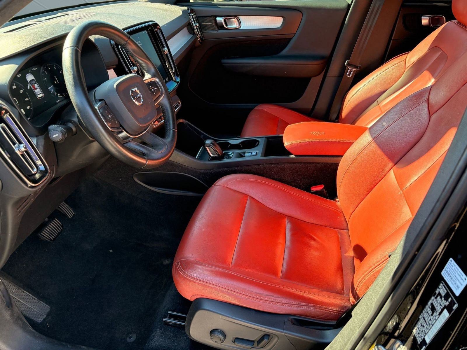 Used 2019 Volvo XC40 T5 Momentum image 5