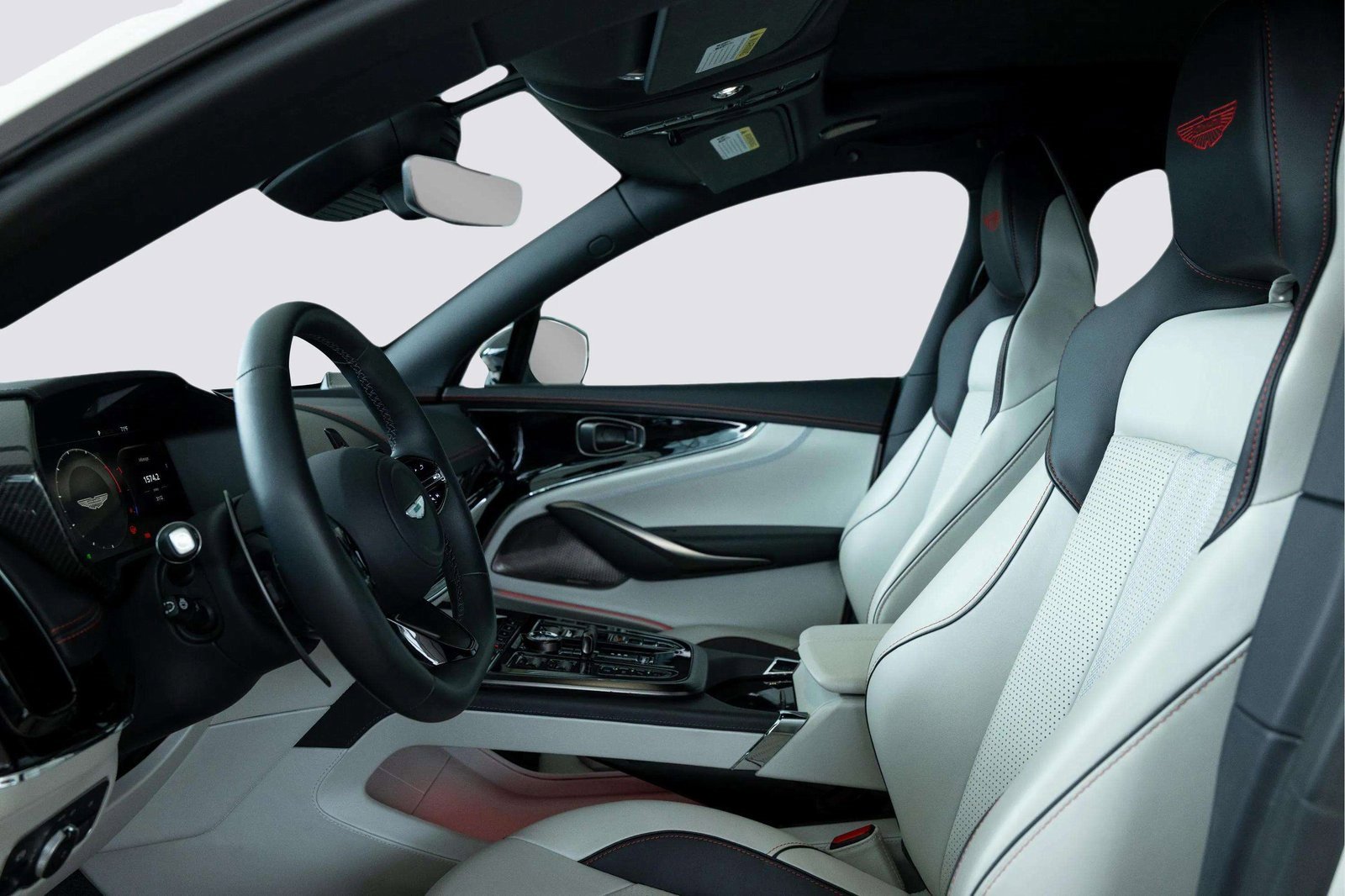 Used 2025 Aston Martin DBX 707 image 13