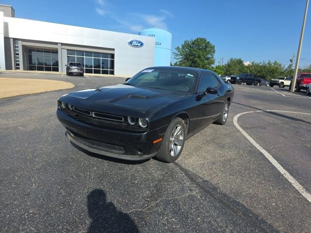 Used 2019 Dodge Challenger SXT RWD image 7