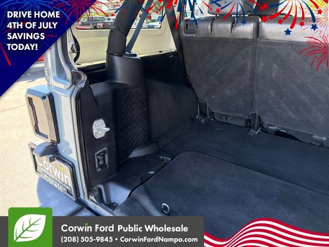 Used 2014 Jeep Wrangler Unlimited Rubicon w/ Connectivity Group AWD/4WD image 31