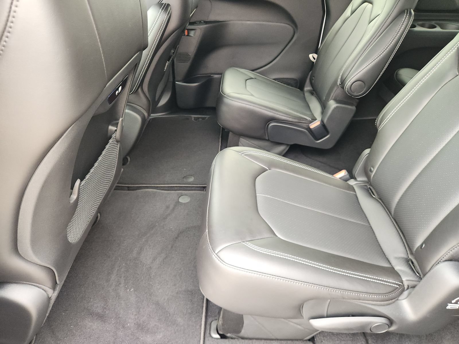 New 2027 Chrysler Pacifica Select FWD image 21