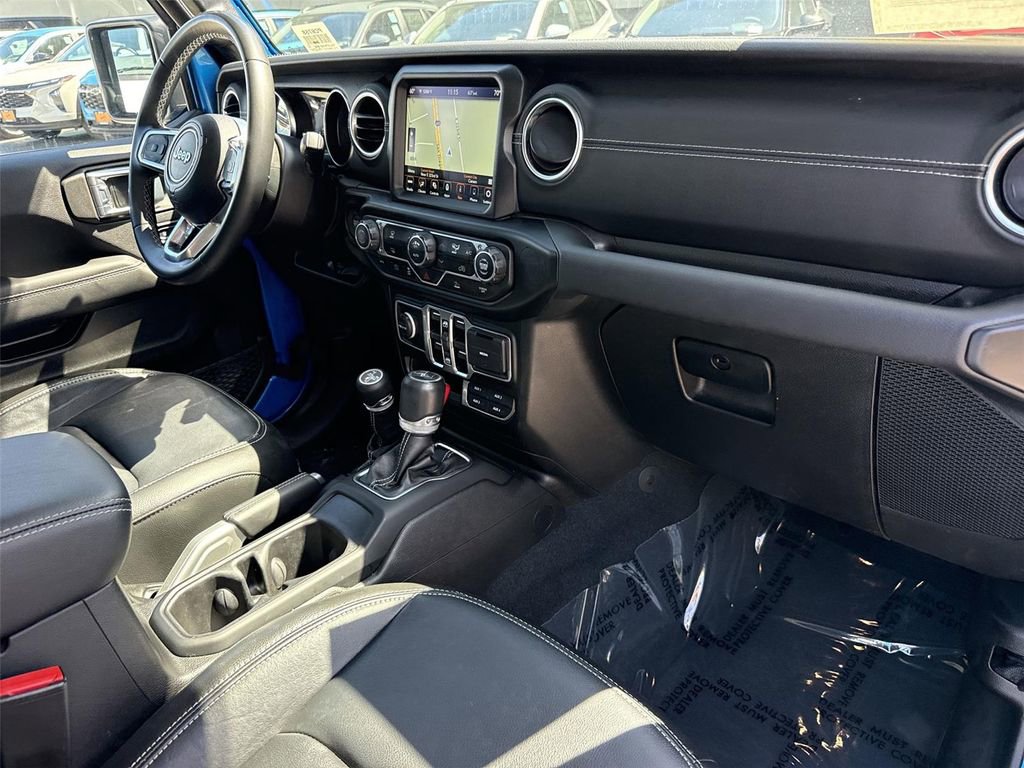 Used 2022 Jeep Wrangler Unlimited Sahara AWD/4WD image 27