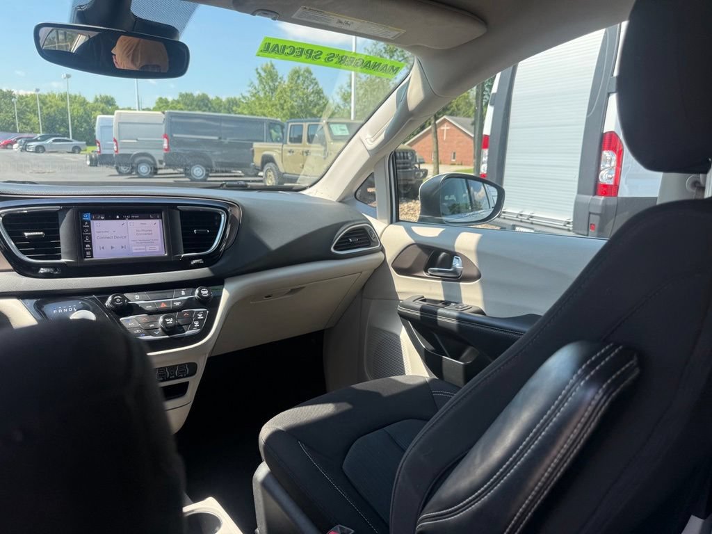 Used 2023 Chrysler Voyager LX FWD image 35