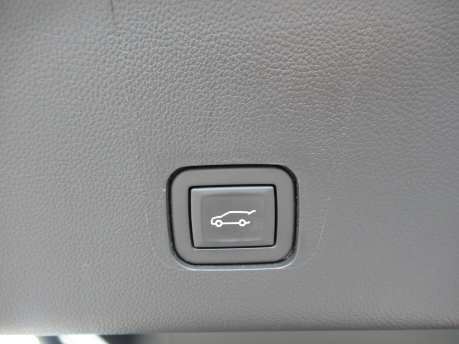 Used 2023 Chevrolet Traverse Premier w/ Redline Edition FWD image 40