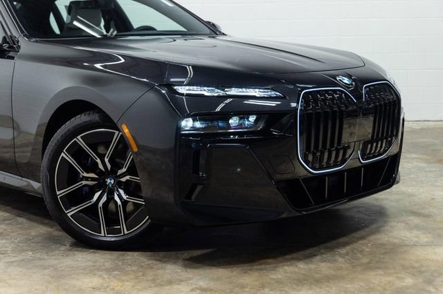 Used 2025 BMW 760i xDrive w/ Executive Package image 7