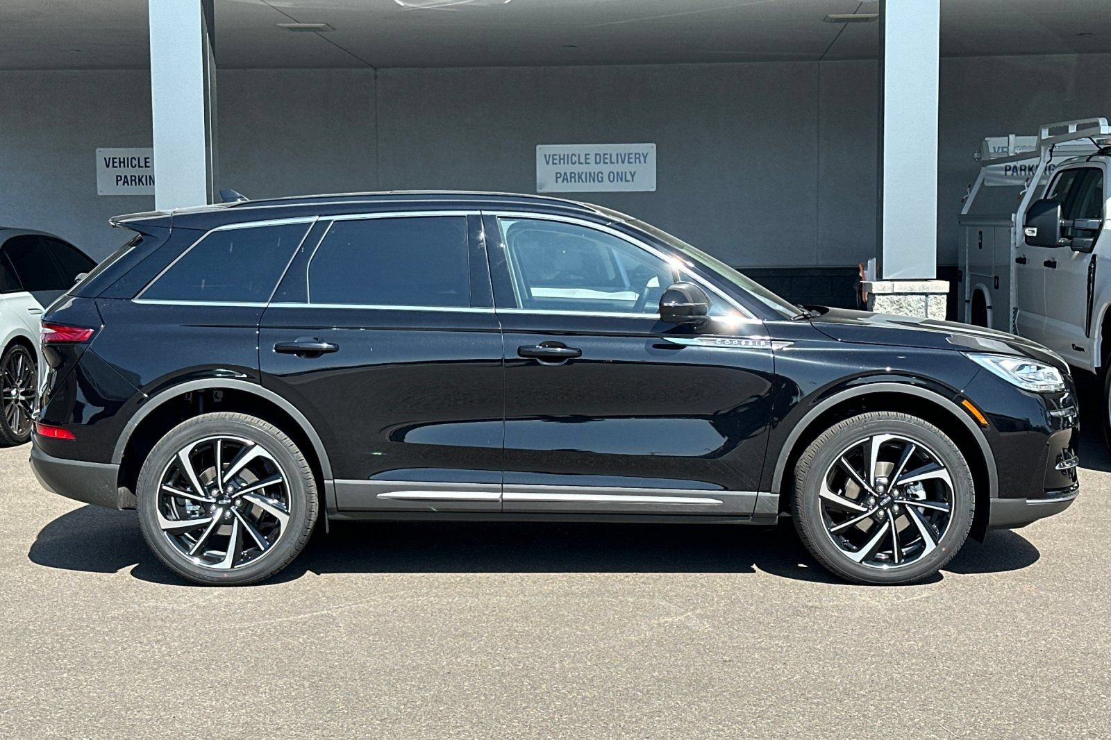 New 2025 Lincoln Corsair Reserve w/ Equipment Group 202A FWD image 2