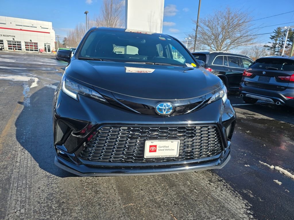 Certified 2025 Toyota Sienna XSE w/ XSE Plus Package image 10