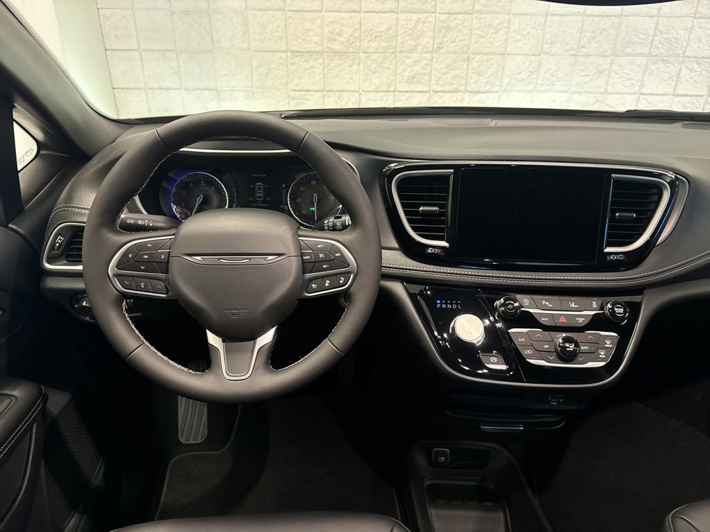 New 2027 Chrysler Pacifica Select AWD/4WD image 23