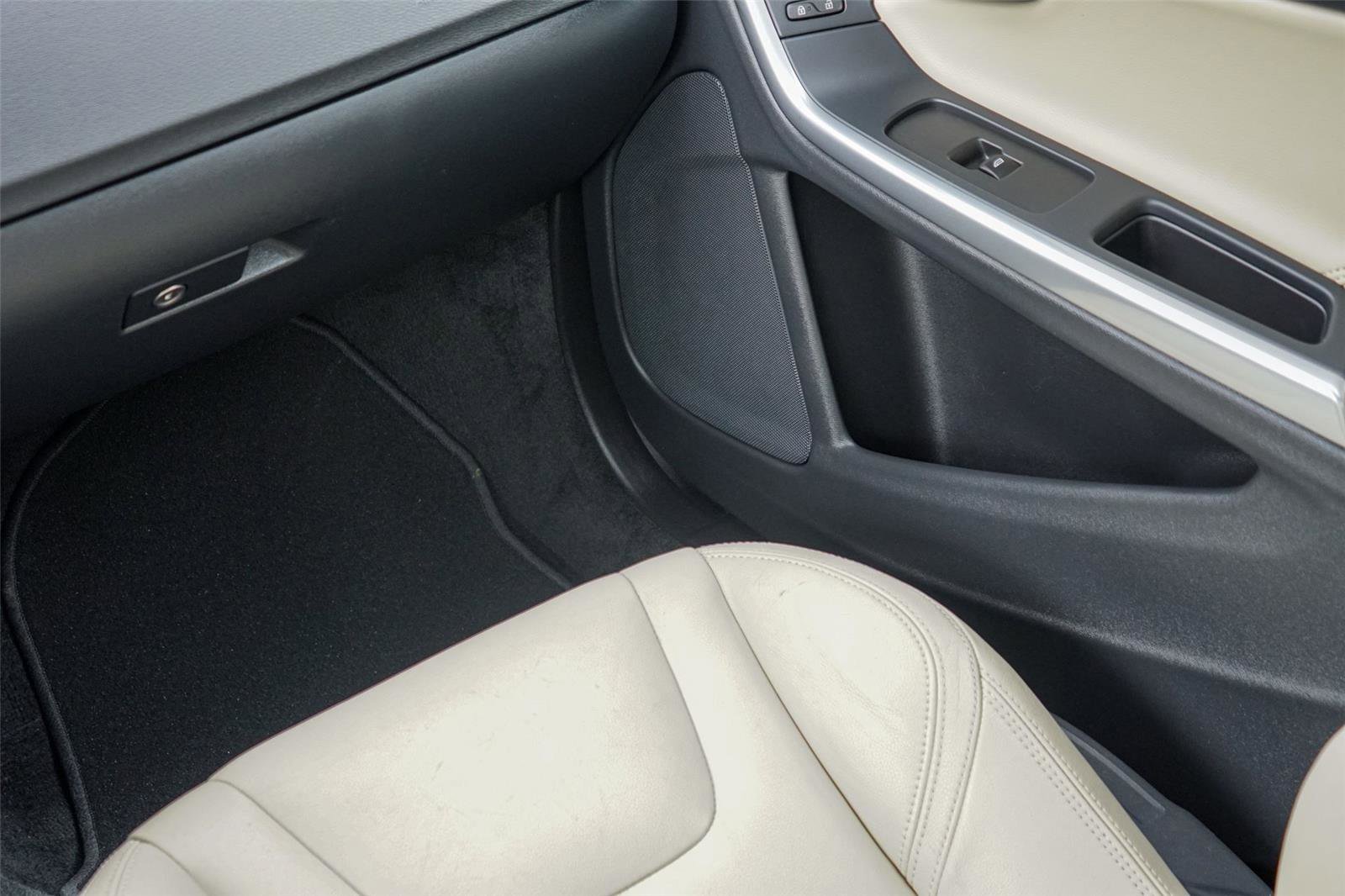 Used 2018 Volvo S60 T5 Dynamic w/ Vision Package image 27