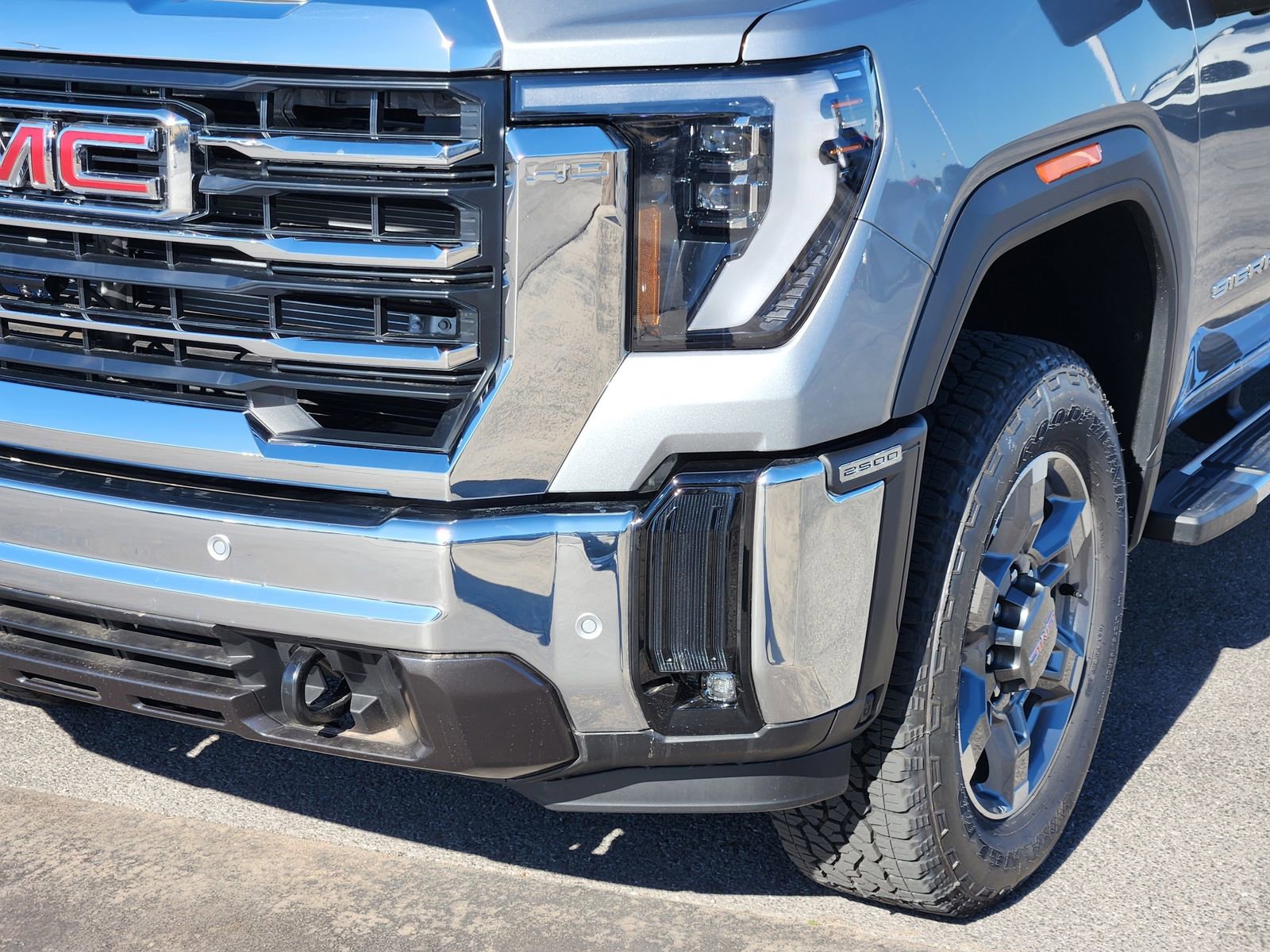 New 2026 GMC Sierra 2500 SLT w/ SLT Premium Package image 11