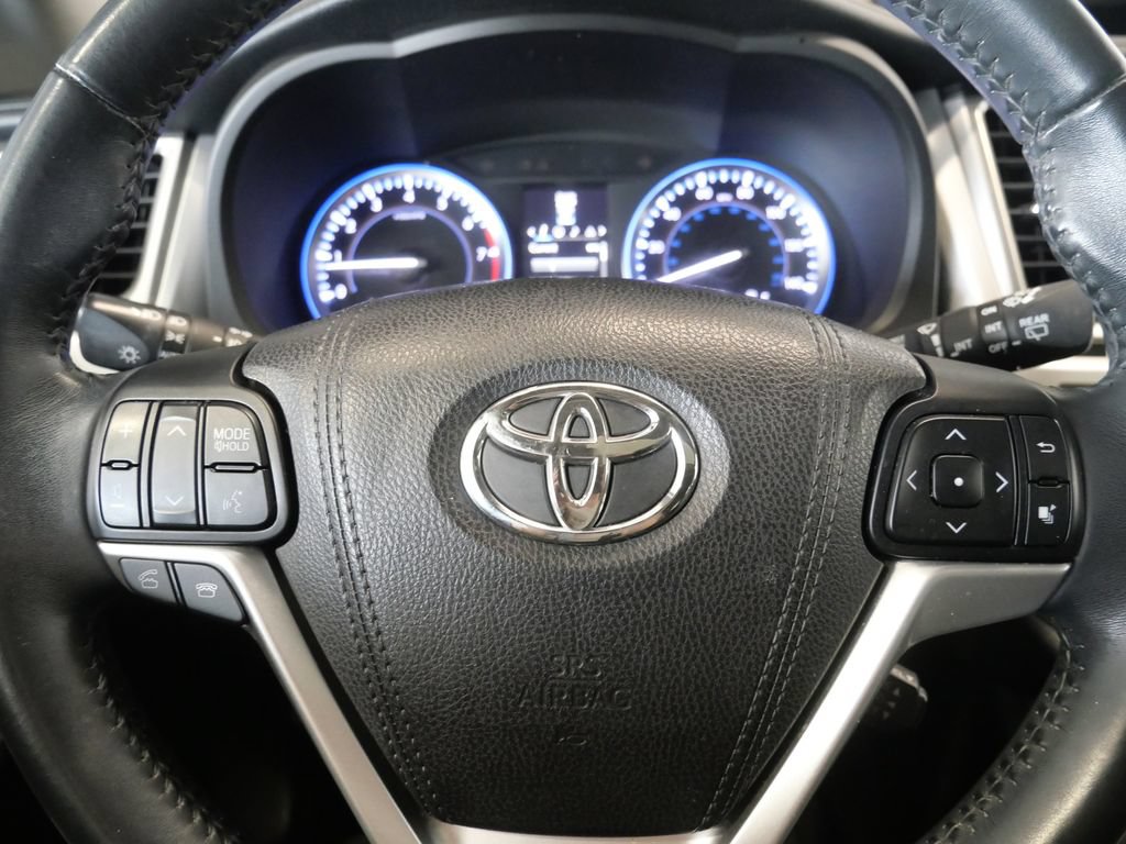 Used 2016 Toyota Highlander Limited AWD/4WD image 18