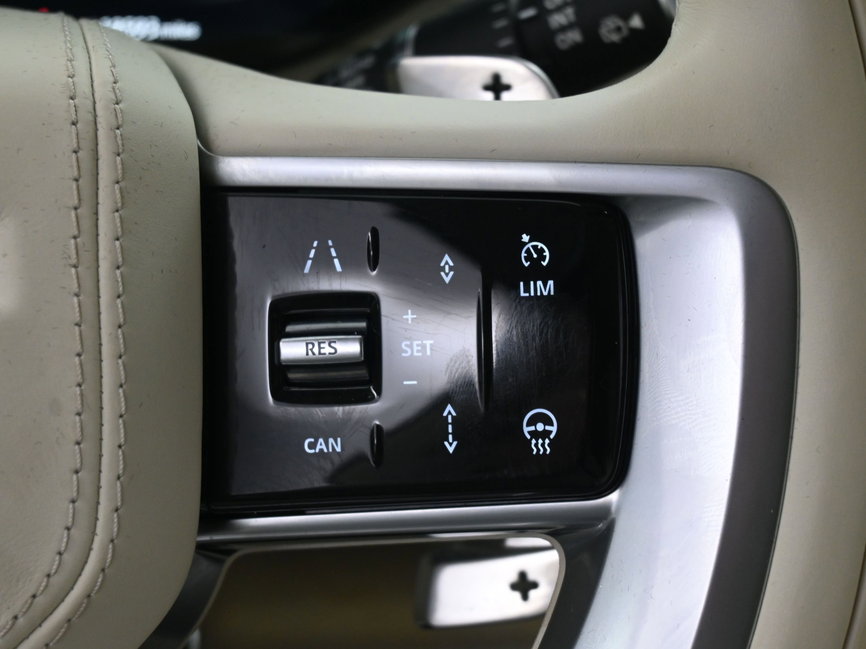 Used 2024 Land Rover Range Rover SV image 24