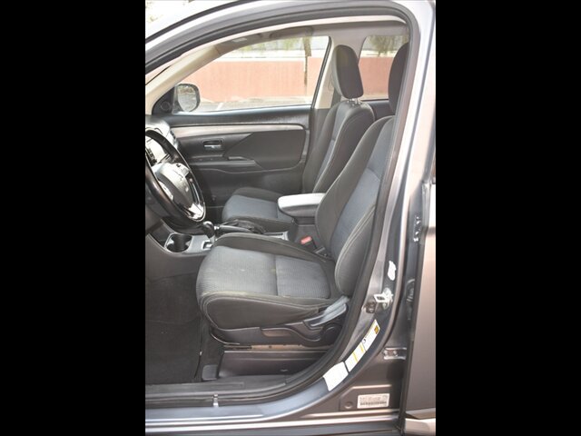 Used 2016 Mitsubishi Outlander SE FWD image 14