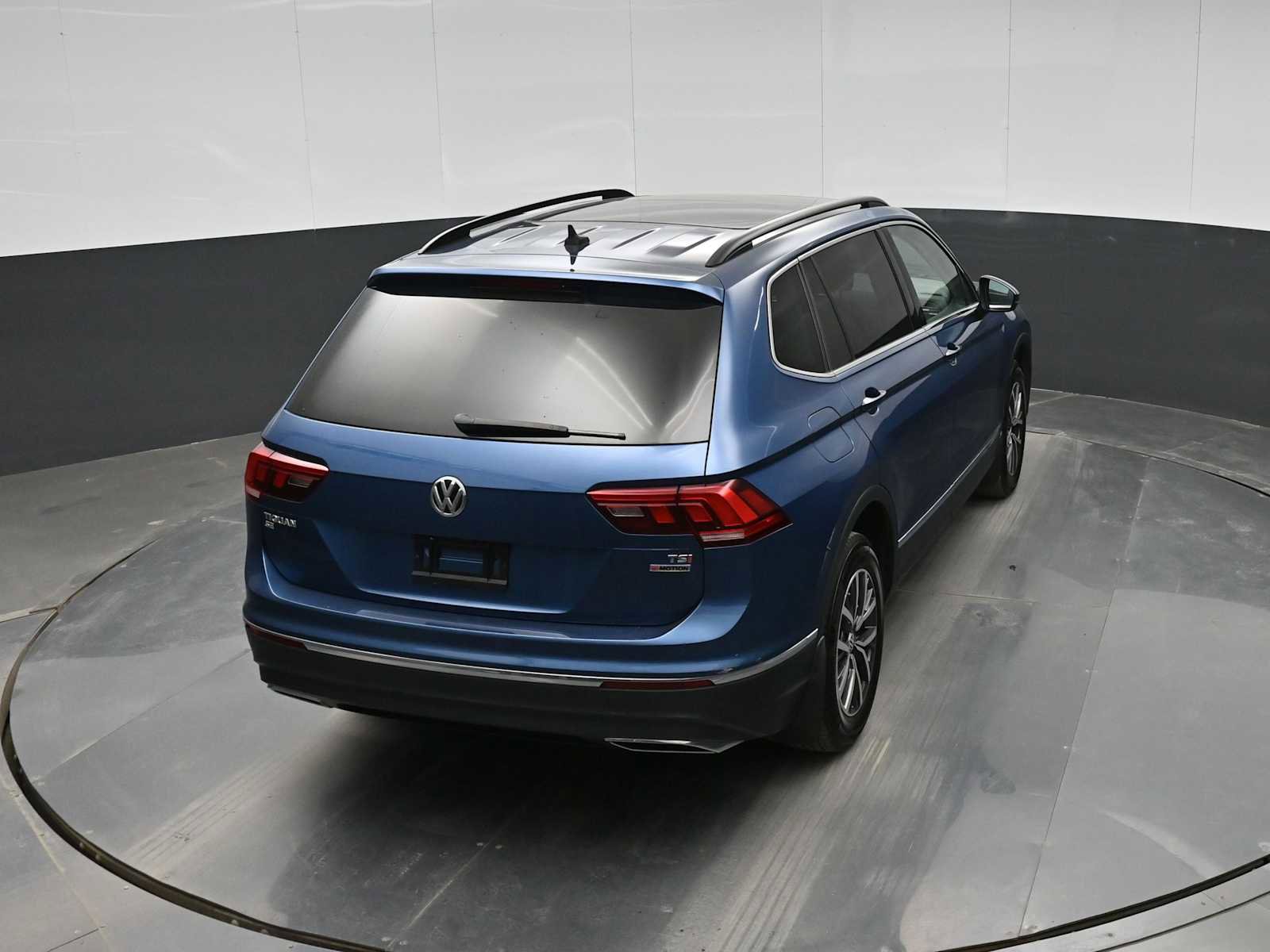 Used 2018 Volkswagen Tiguan SE AWD/4WD image 28