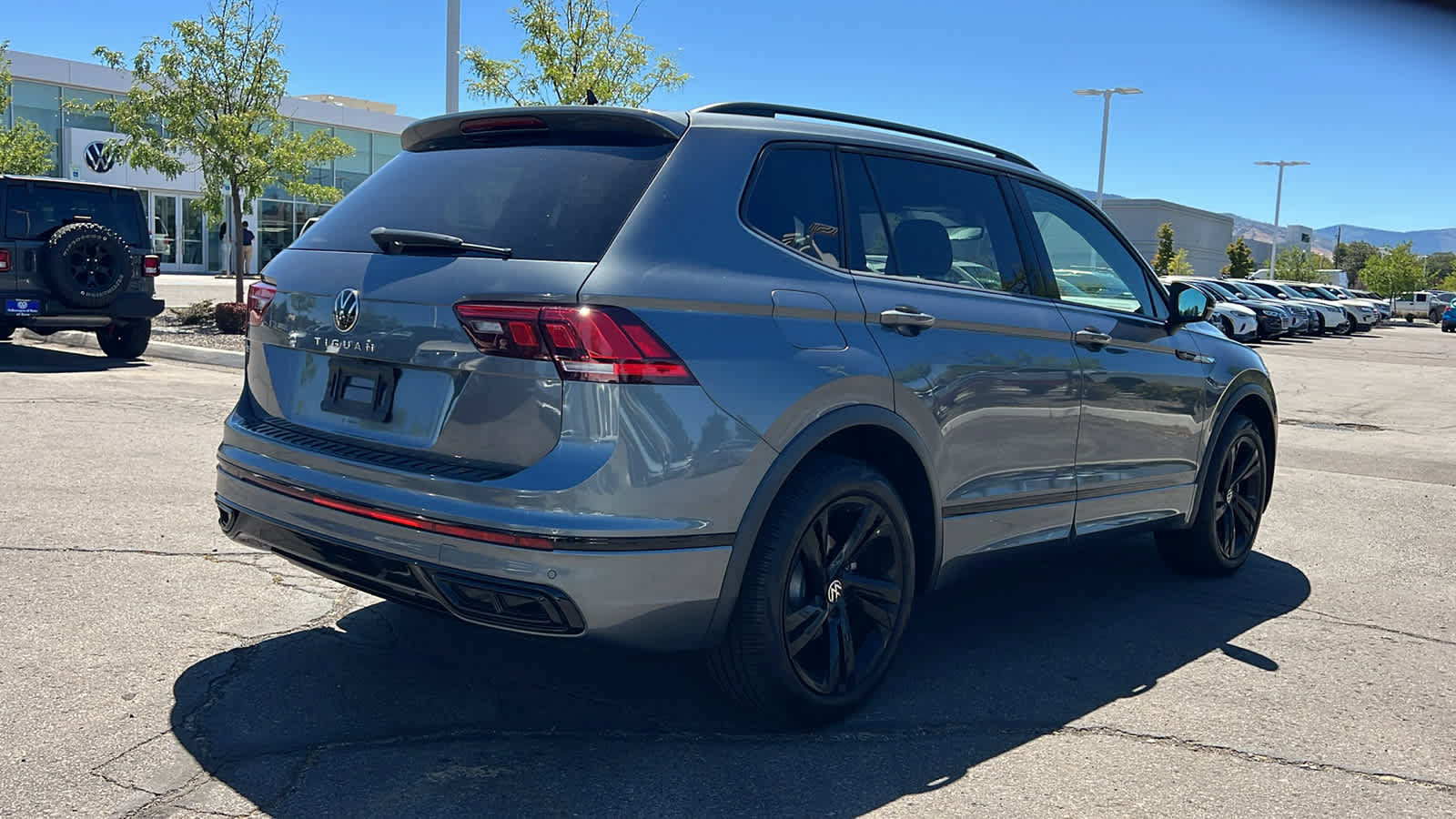 Certified 2023 Volkswagen Tiguan SE R-Line FWD image 5