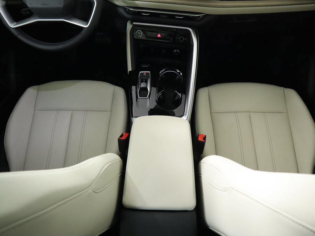 Used 2025 Audi Q5 Premium Plus w/ Premium Plus AWD/4WD image 19