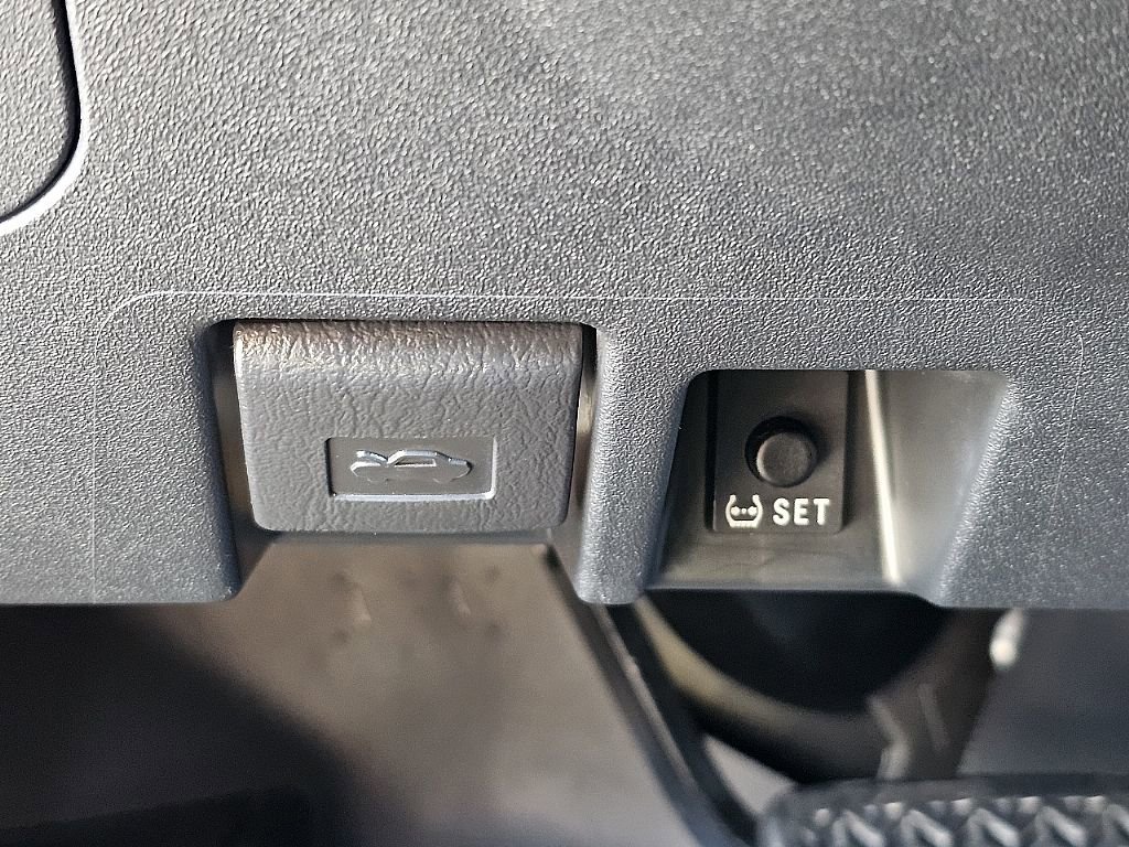 Used 2014 Toyota FJ Cruiser 4WD w/ Upgrade Package image 29