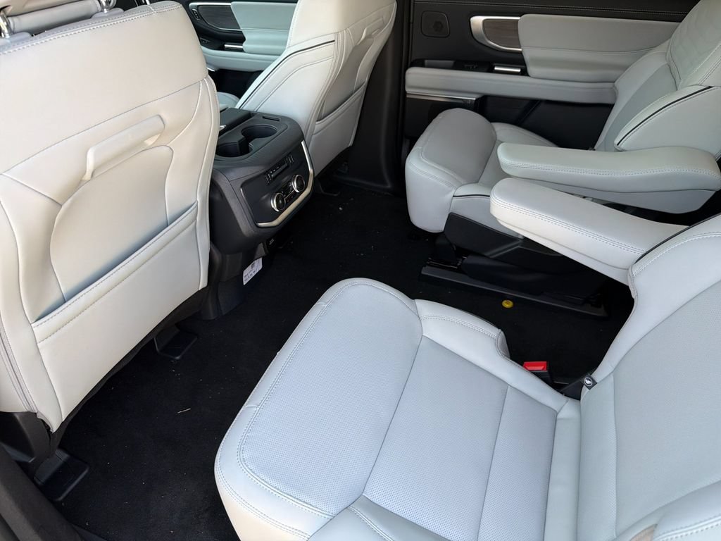 New 2026 Ford Expedition Max Platinum w/ Platinum Ultimate Package AWD/4WD image 11