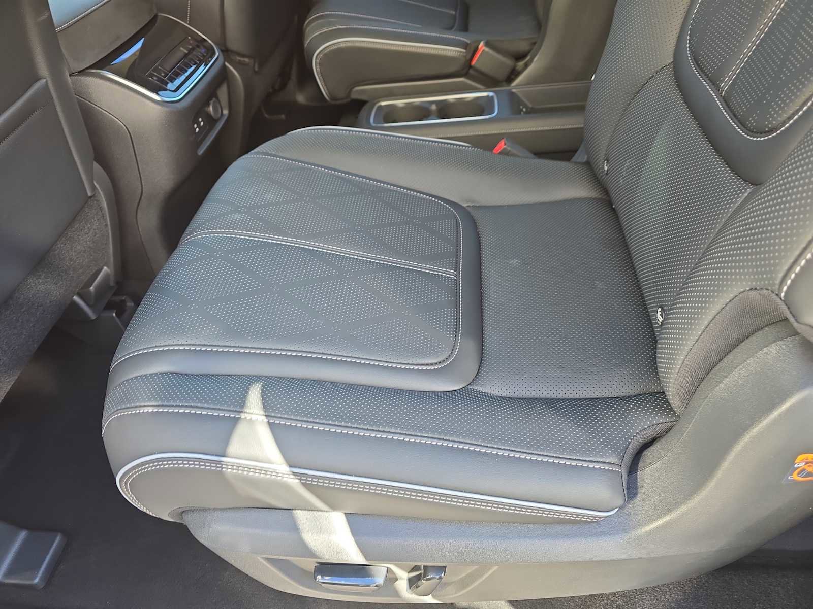 Certified 2025 INFINITI QX80 Sensory image 15