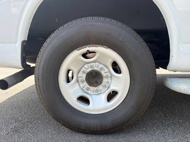Used 2024 Chevrolet Express 2500 w/ Driver Convenience Package RWD image 19