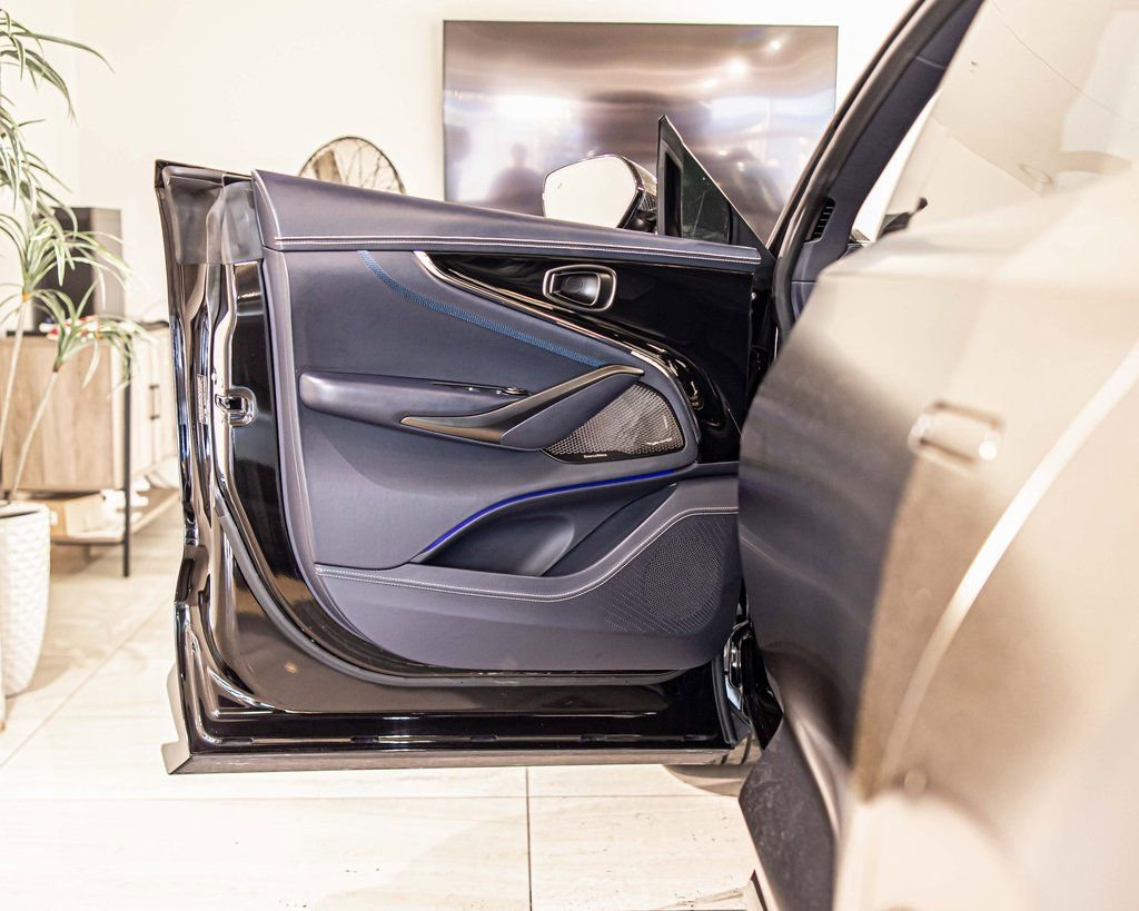 Used 2025 Aston Martin DBX 707 image 33