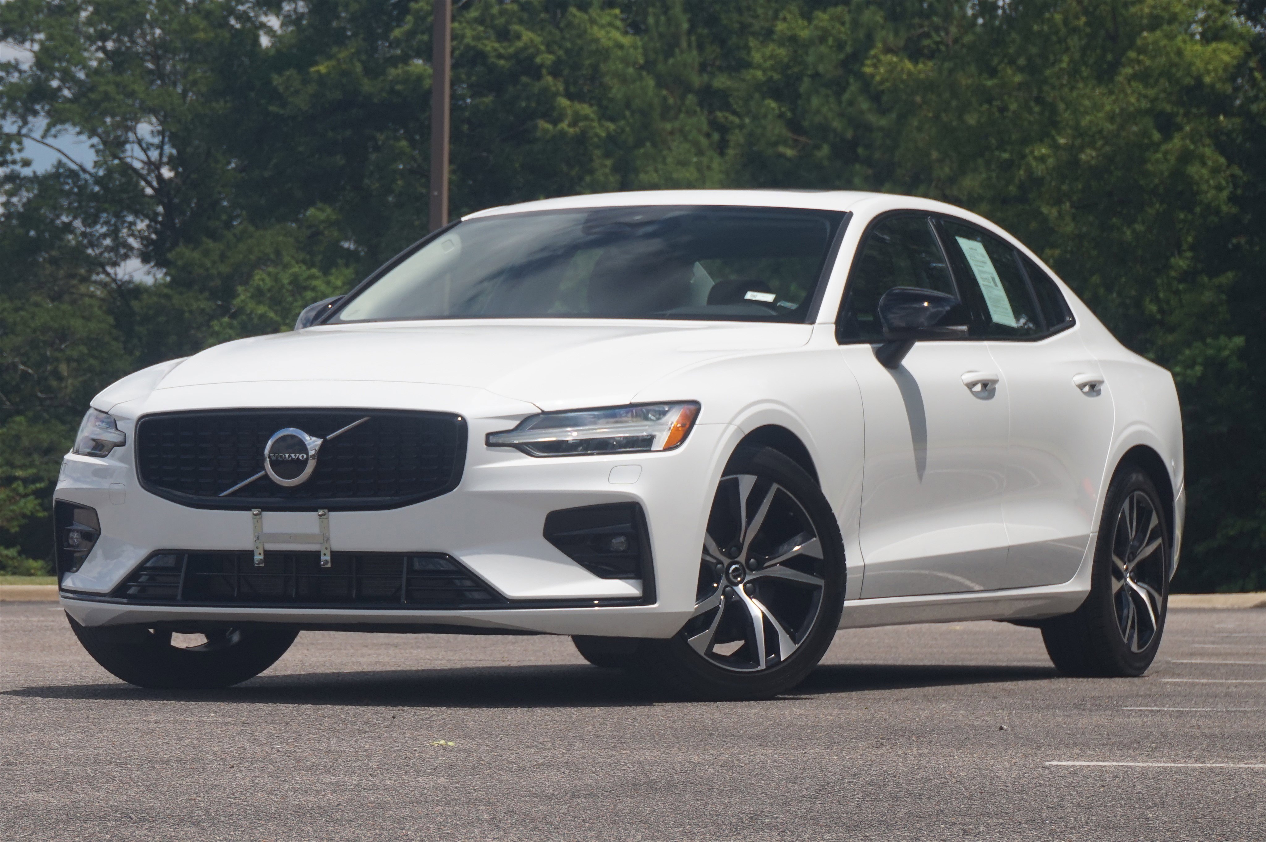 Used 2025 Volvo S60 B5 Core image 4