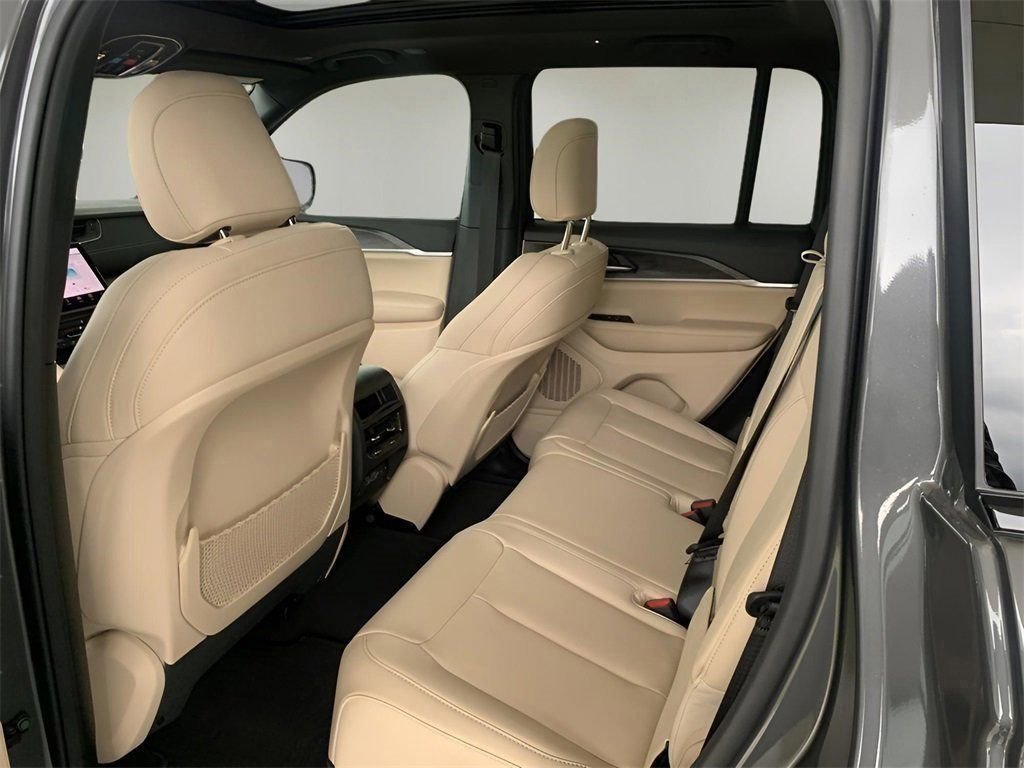 Used 2025 Jeep Grand Cherokee Limited image 52