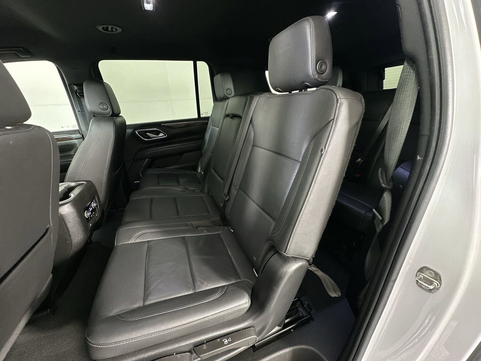 Used 2022 Chevrolet Suburban LT RWD image 23