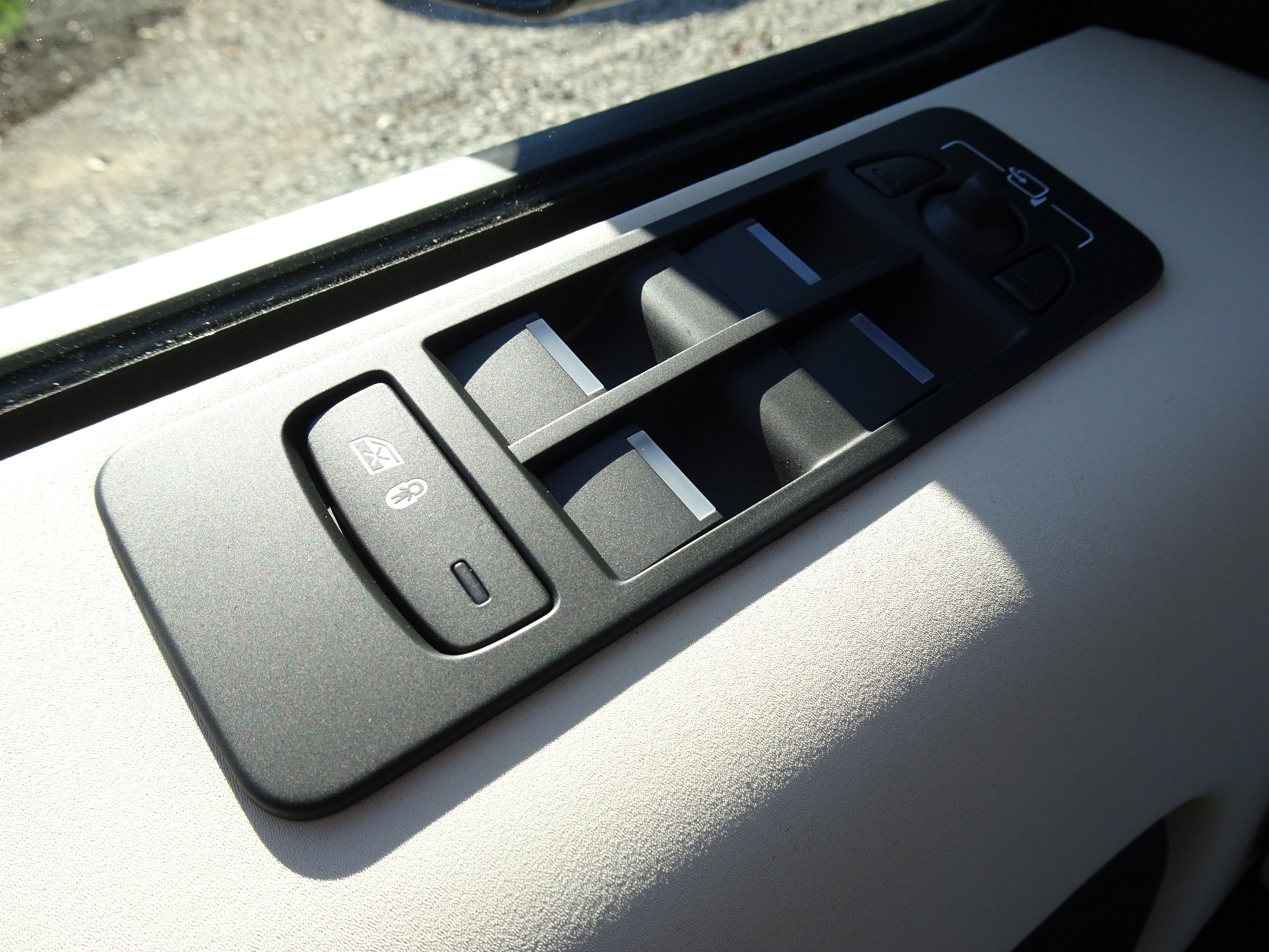 New 2025 Land Rover Discovery Sport S image 26