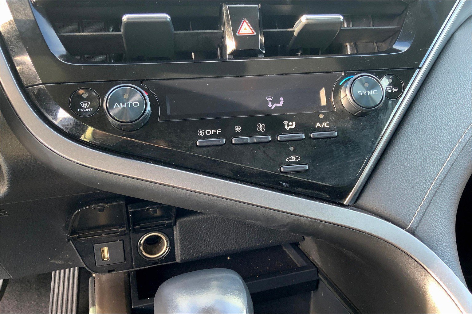 Used 2022 Toyota Camry SE FWD image 37