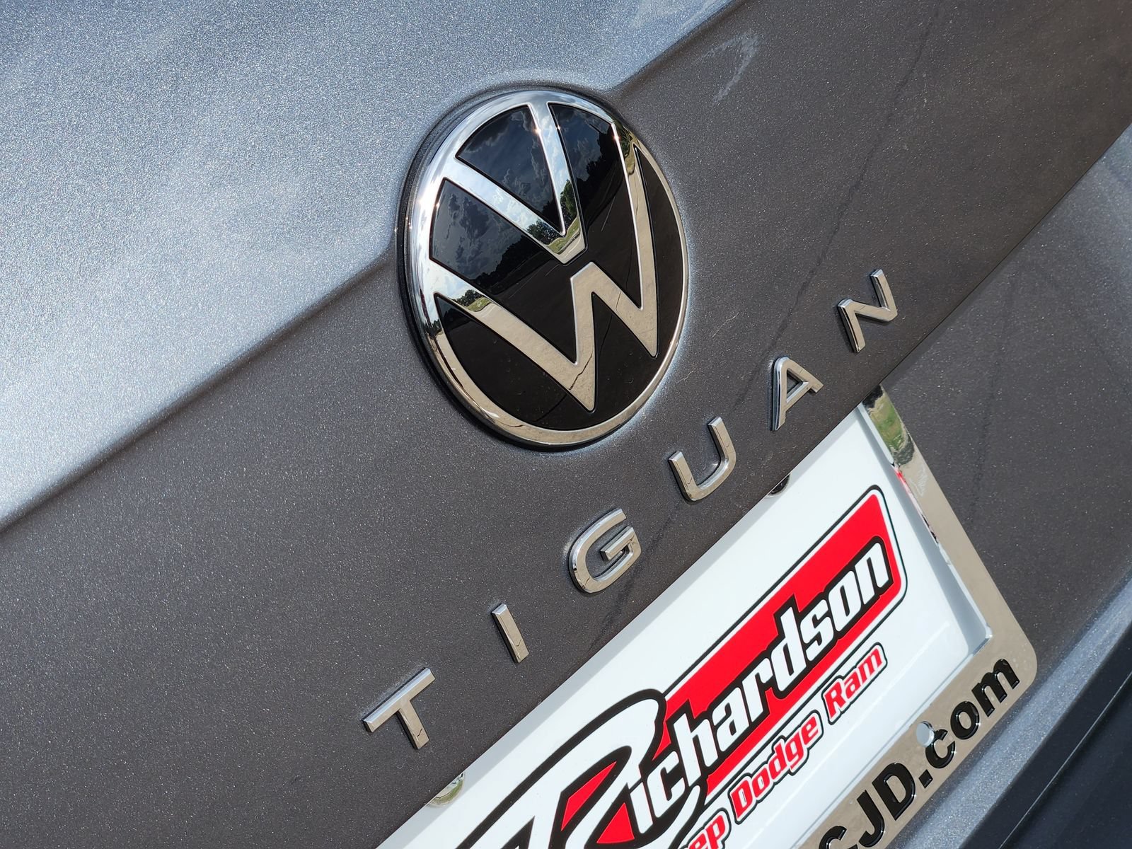 Used 2024 Volkswagen Tiguan SE R-Line AWD/4WD image 18