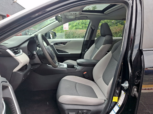 Used 2022 Toyota RAV4 XLE w/ Convenience Package AWD/4WD image 9